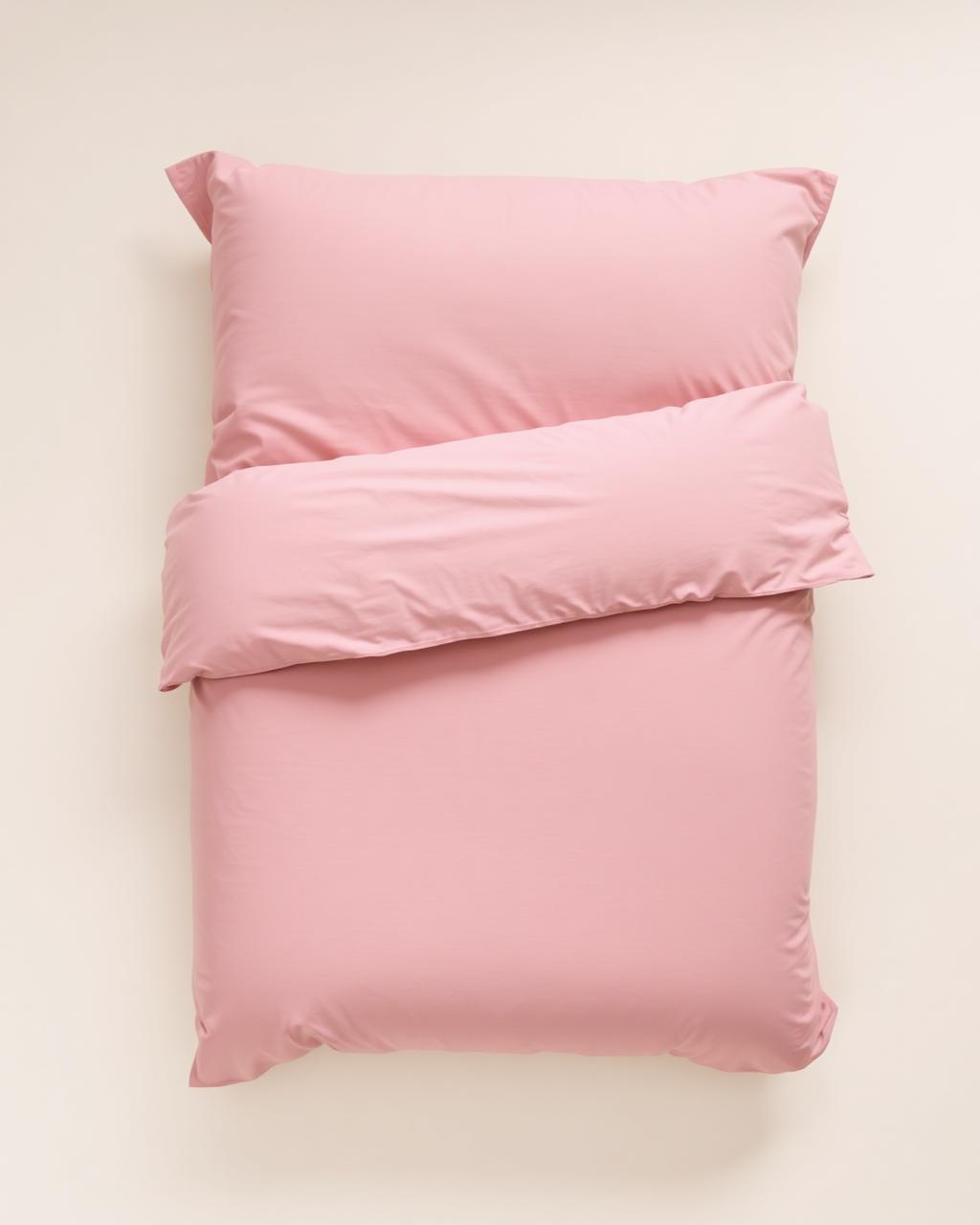 Percale mauve duvet flat lay